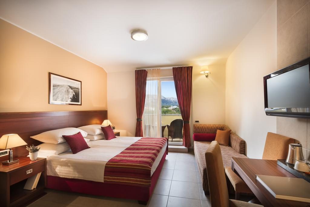 Valamar Atrium Residence Baška Екстериор снимка