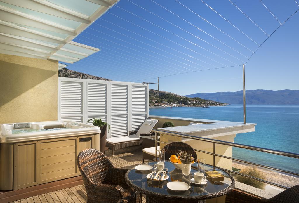 Valamar Atrium Residence Baška Екстериор снимка