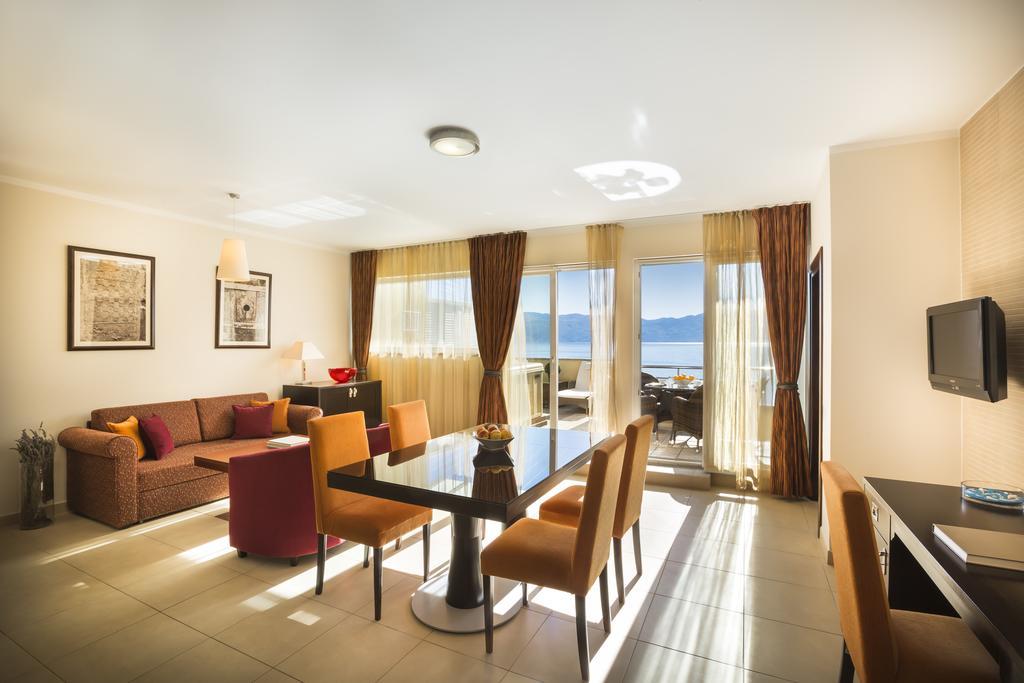 Valamar Atrium Residence Baška Екстериор снимка