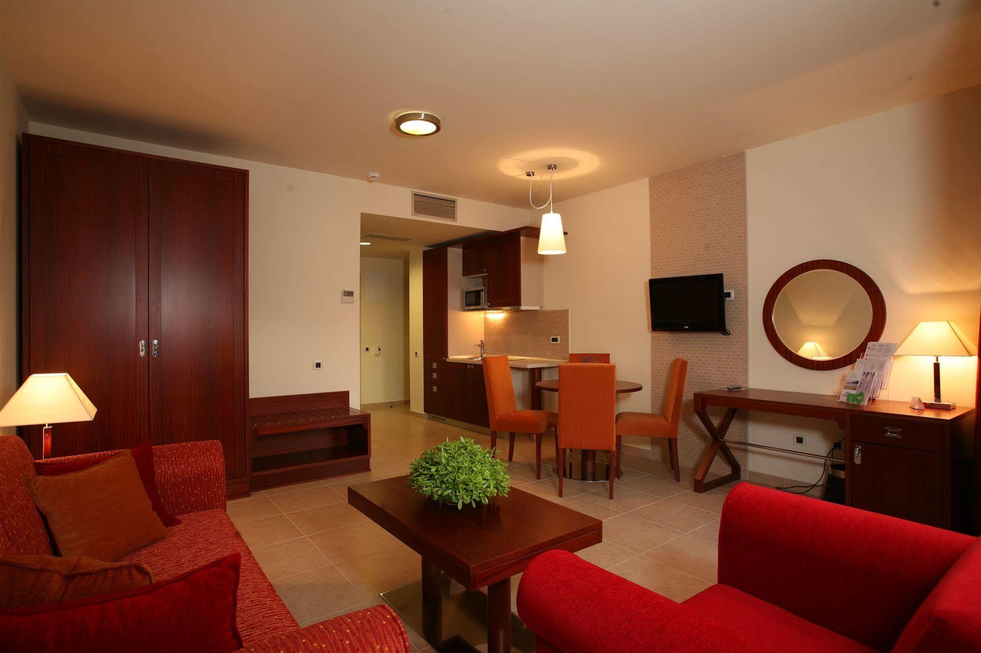 Valamar Atrium Residence Baška Екстериор снимка