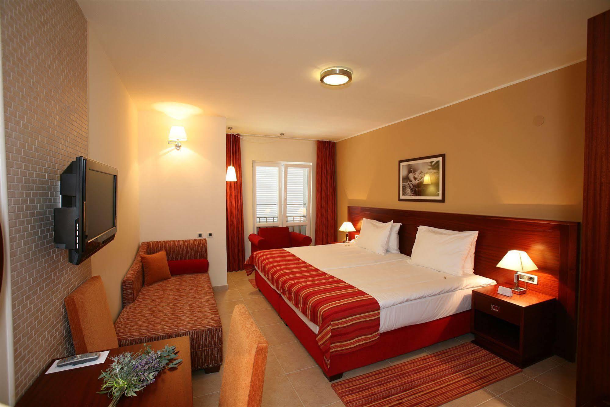 Valamar Atrium Residence Baška Екстериор снимка