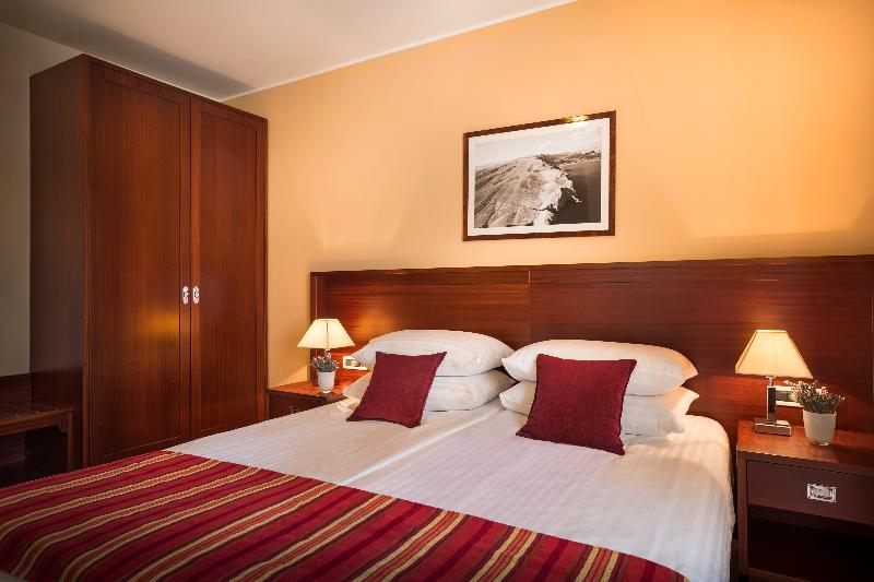 Valamar Atrium Residence Baška Екстериор снимка